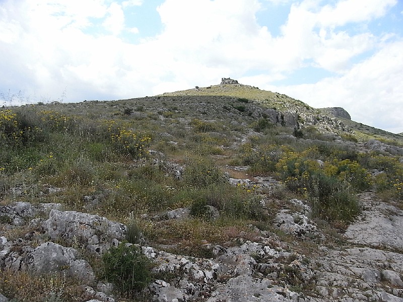 R0010030.JPG - Day 1: Orchomenos - View up to the acropolis
