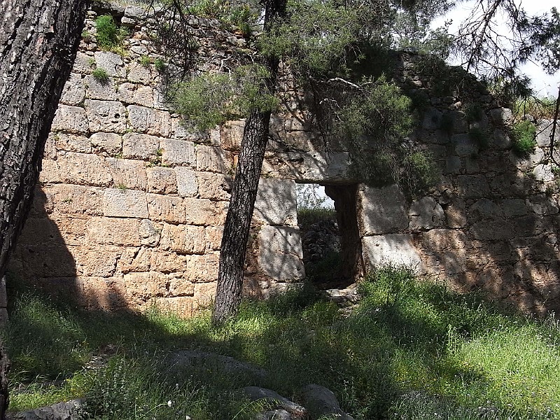 R0010100.JPG - Day 2: The castle of Amfissa 2