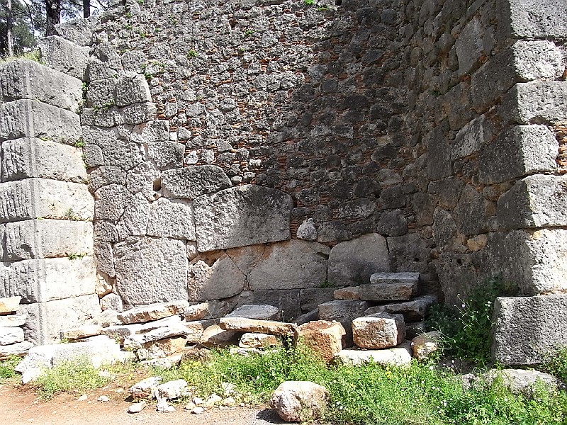 R0010103.JPG - Day 2: Polygonal, ashlar and medieval masonry in the Castle of Amphissa